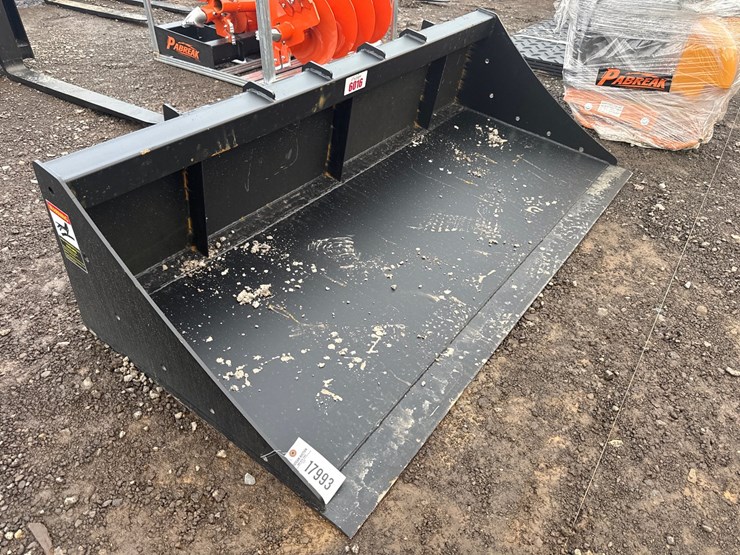 #6016-•-pabreak-72"-skid-steer-smooth-bucket-image-4