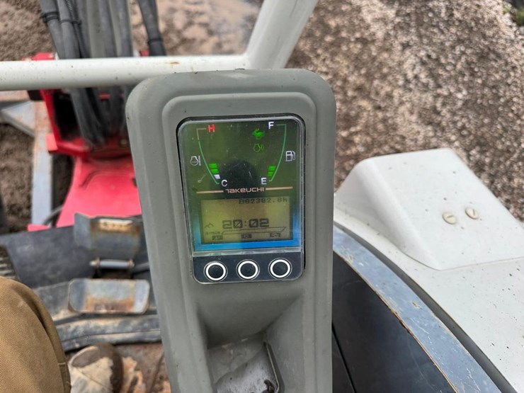 2017-takeuchi-tb230-image-28