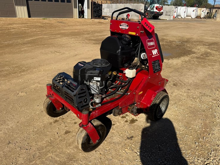 #1919-•-toro-39519-stand-on-aerator-image-1