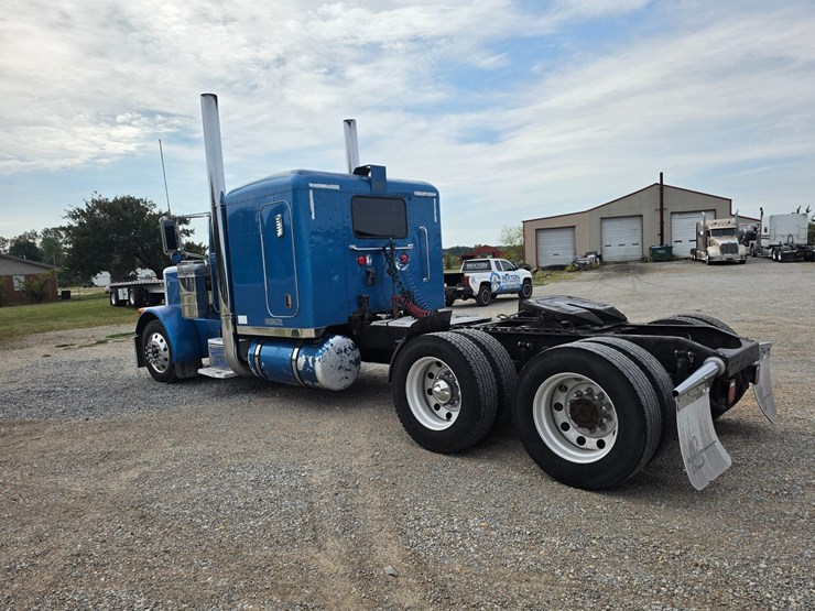 2005-peterbilt-379-image-11