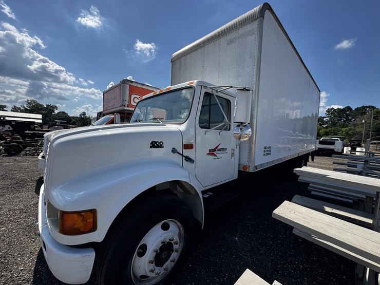 2000-international-4700-image-1