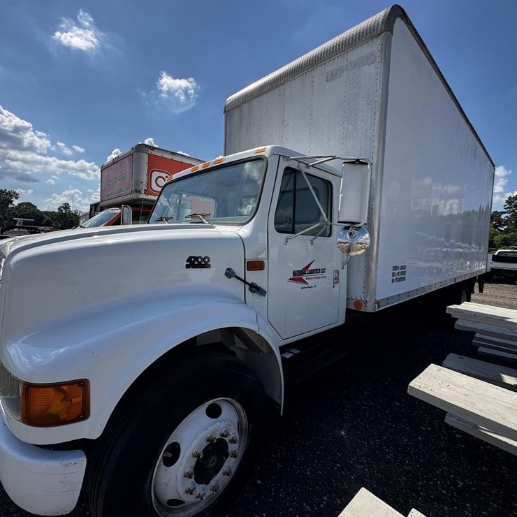 2000 INTERNATIONAL 4700