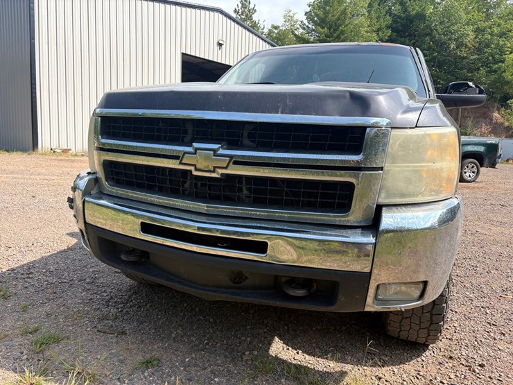 2010-chevrolet-silverado-2500-image-22