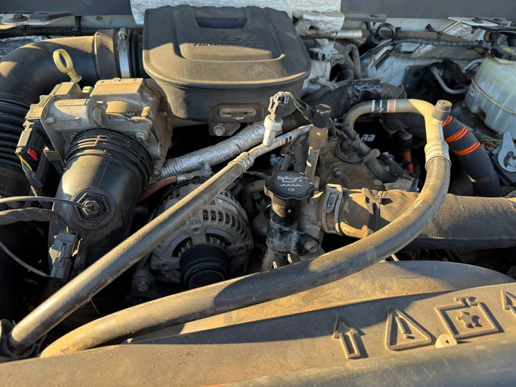 2015-chevrolet-3500hd-image-48