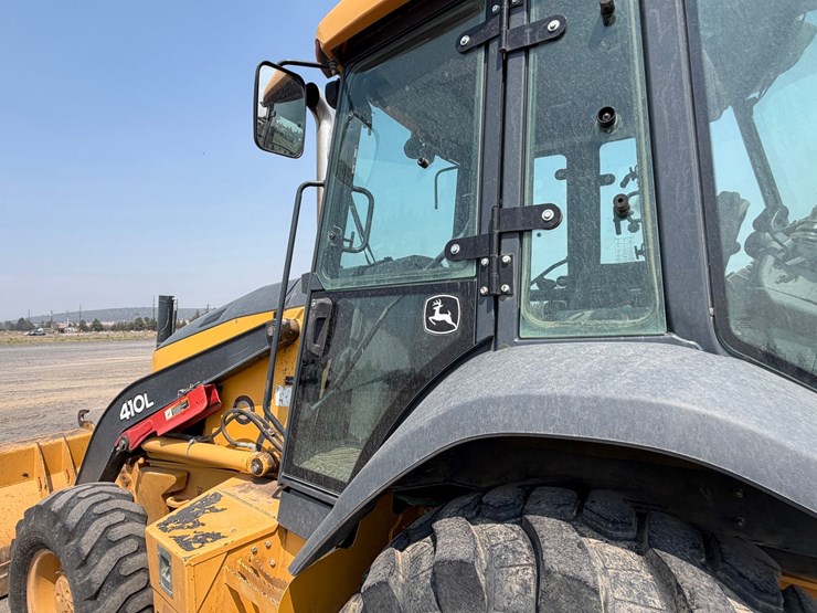 2016-deere-410l-image-62