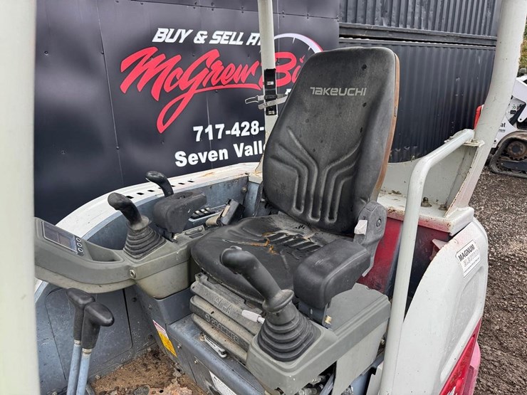 2017-takeuchi-tb230-image-26