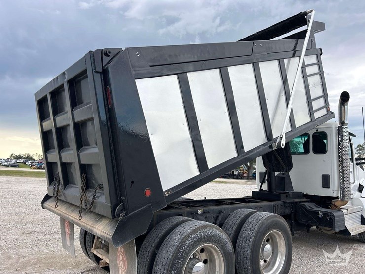 2022-kenworth-t880-image-10