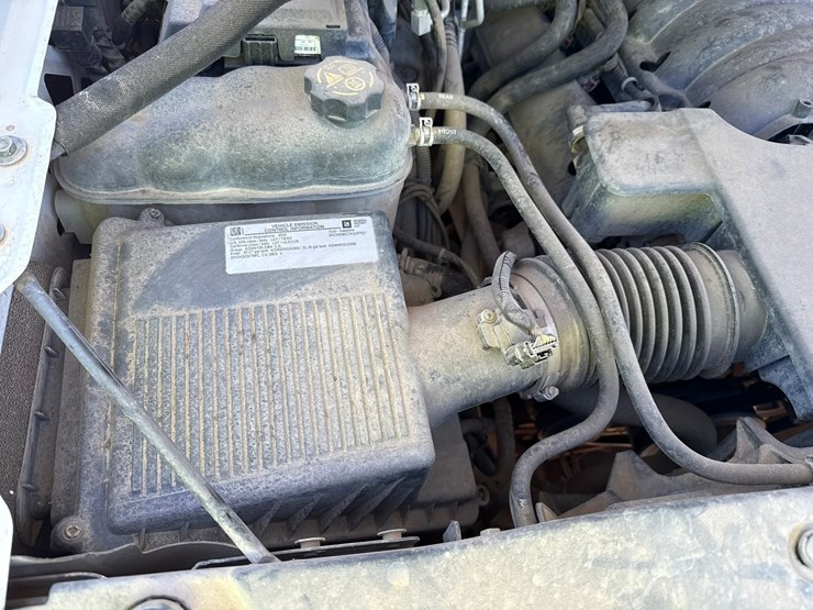 #1395-•-2019-chevrolet-silverado-4x4-pickup-truck-image-15