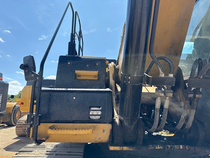 2012-caterpillar-c13-image-30