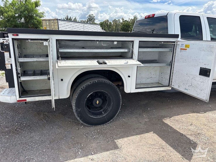 2018-chevrolet-silverado-3500-image-24