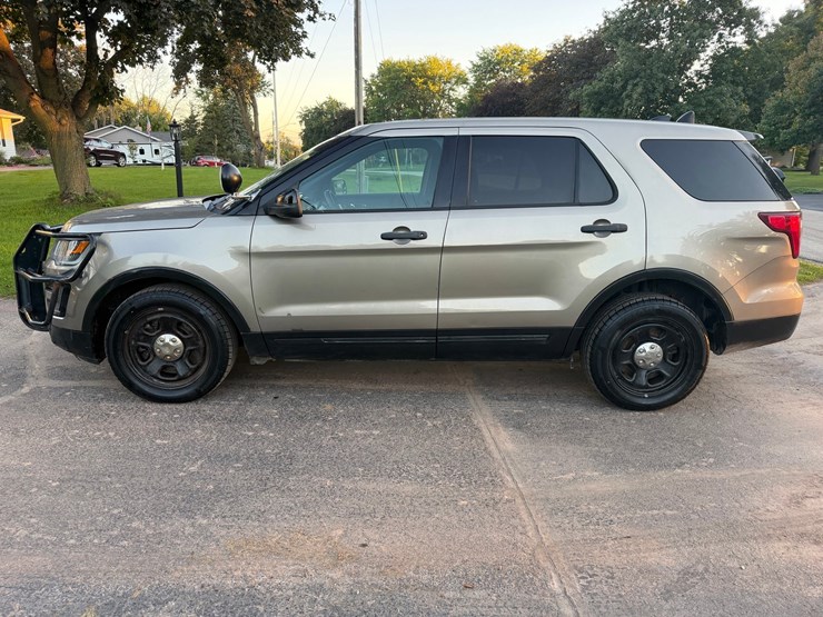 2016-ford-explorer-police-interceptor-image-2