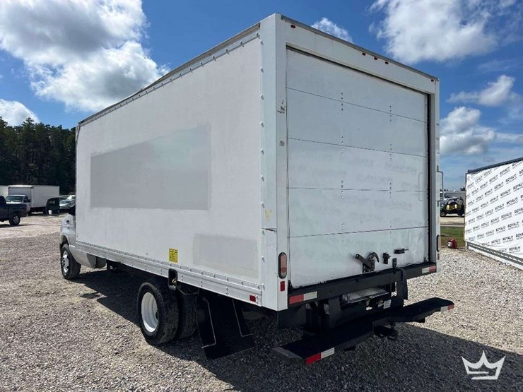 2019-ford-e350-image-4