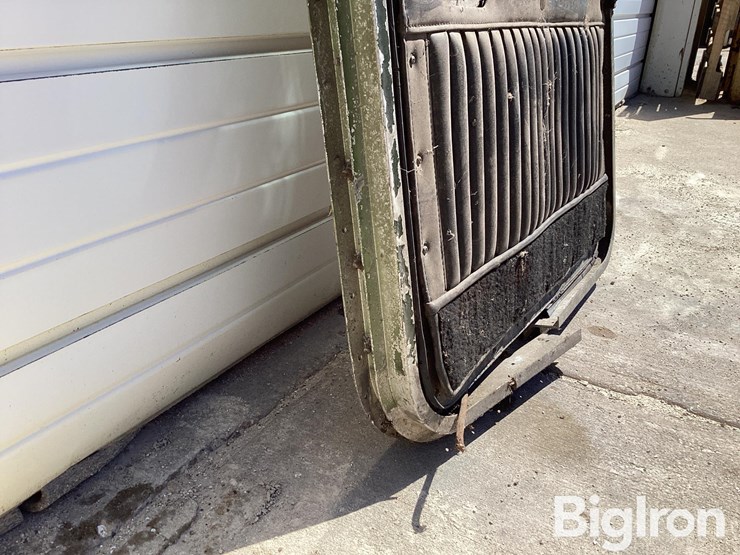 kenworth-bottom-latch-passenger-side-door-image-15
