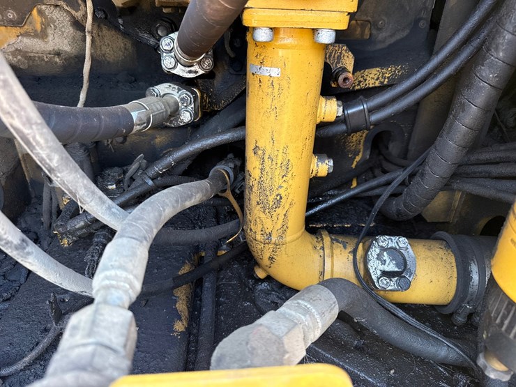2012-caterpillar-c13-image-61