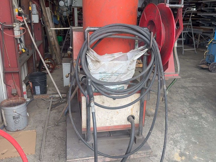 alkota-5301-pressure-washer-with-hose,-reel,-and-burner,-3-phase-hookup,-wand-with-nozzles,-does-run-image-2
