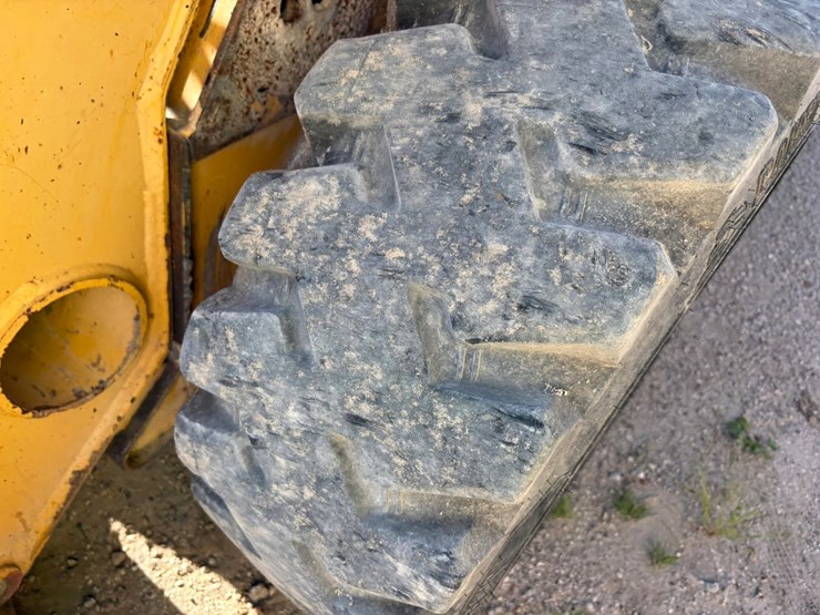 2003-john-deere-240-image-40