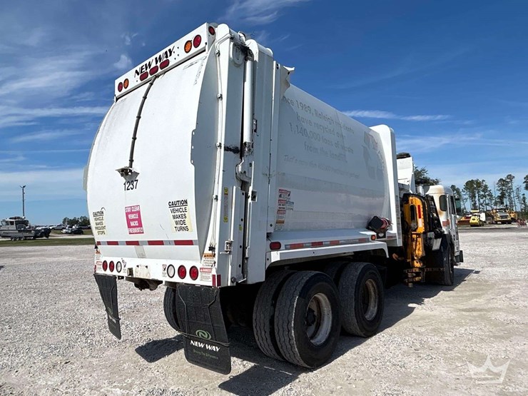 2017-peterbilt-520-image-3