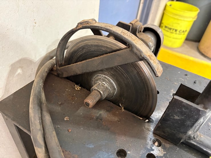 #3232-•-wissota-model-2-hose-cutter-image-3
