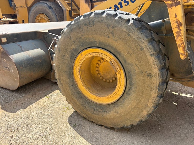 #3650-•-2011-komatsu-w380-6-wheel-loader-image-62