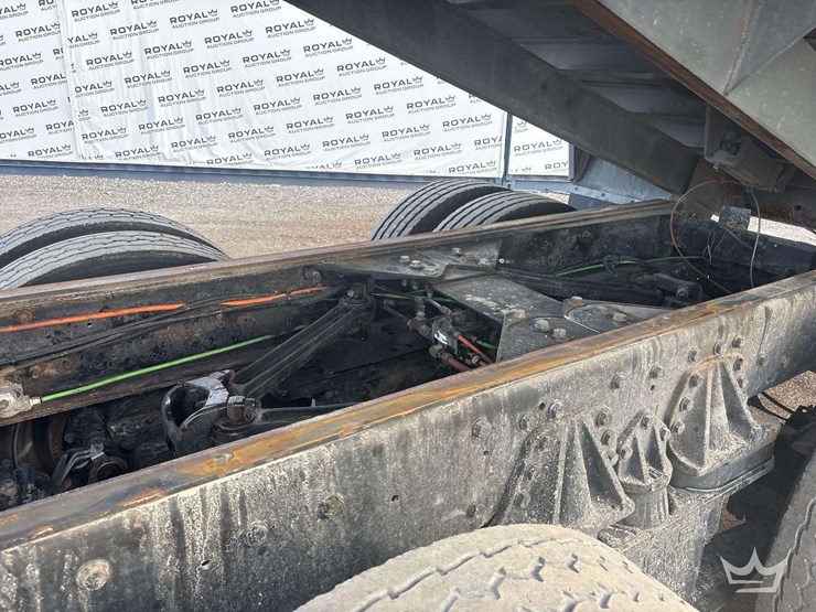 2002-mack-cl713-image-5