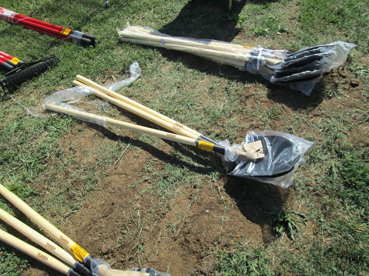 #50163-•-lot-of-(3)-unused-valley-wood-handle-point-shovels-inv#50163-image-1