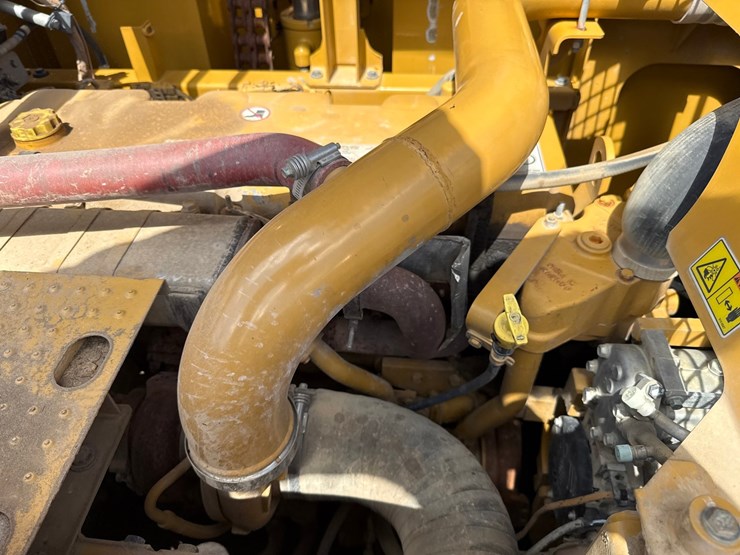 2019-caterpillar-352f-image-55