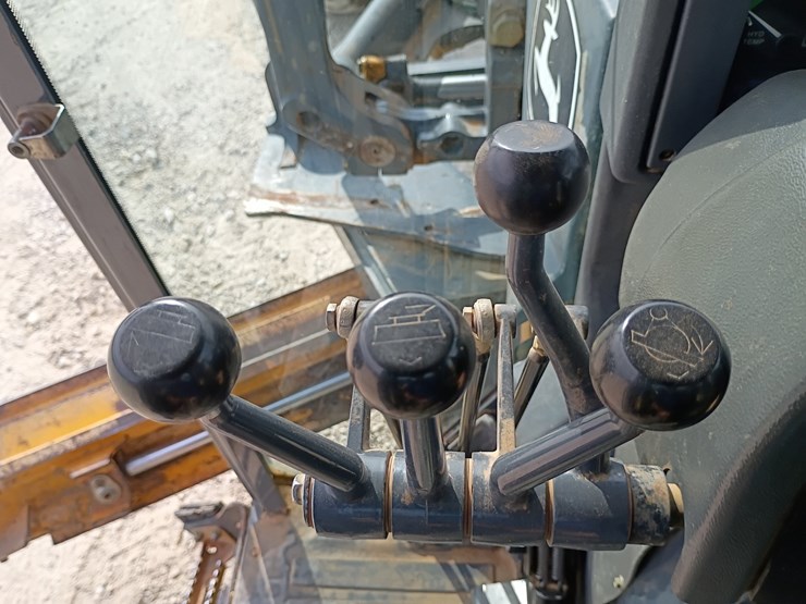 2008-deere-670d-image-78