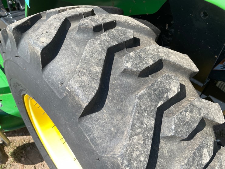 2025-john-deere-2025r-image-8