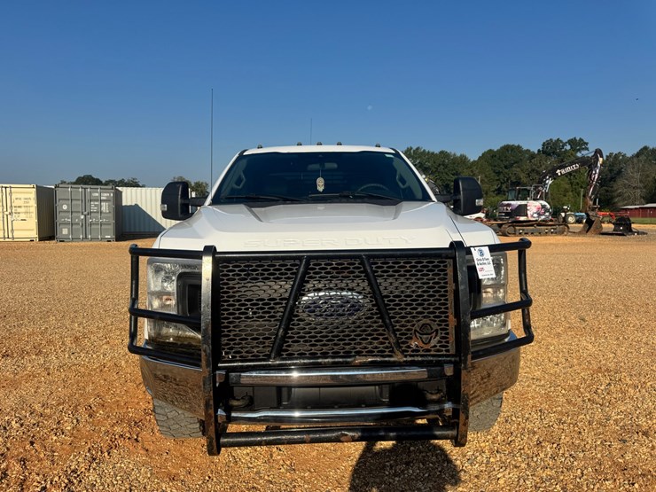 2020-ford-f250-xl-image-11