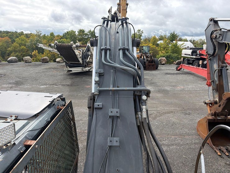 deere-225d-lc-image-22