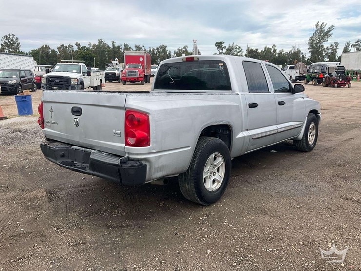 2005-dodge-dakota-image-3