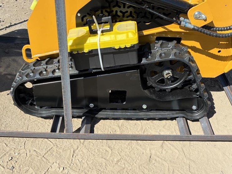 2026-agt-mx-crt23-skid-steer-image-8