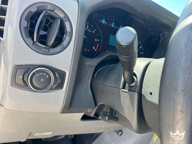2023-ford-e350-image-23