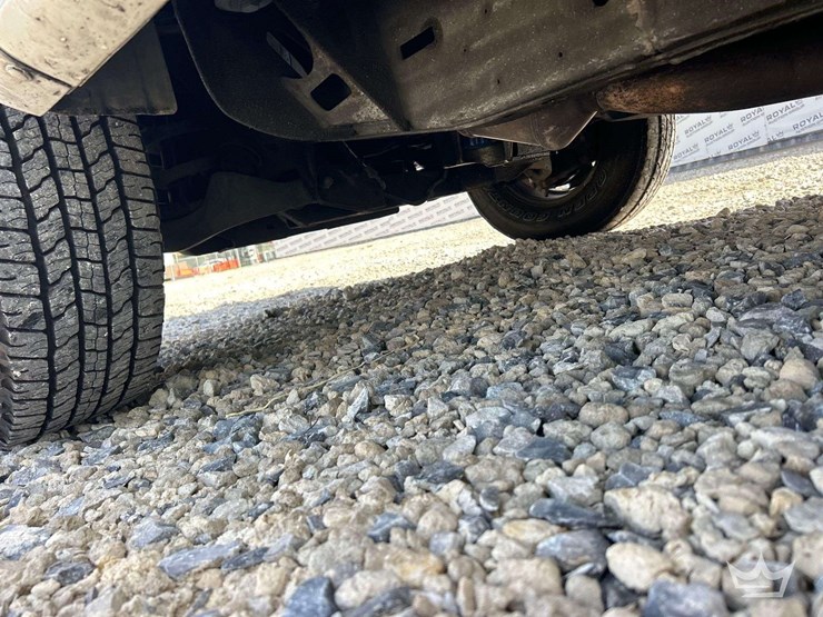 2020-chevrolet-express-2500-image-27