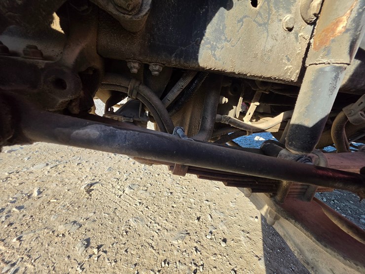 2006-freightliner-m2-106-image-35