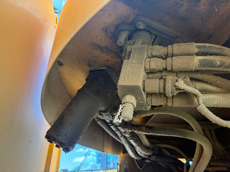 2004-volvo-l220e-image-32