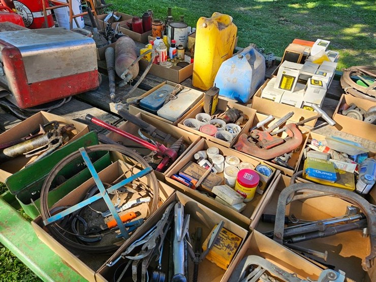 #8000-•-live-on-the-ground-only-items-image-27
