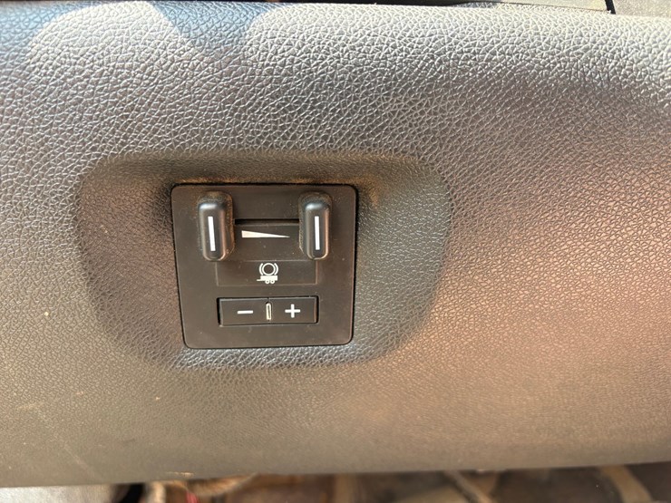 2010-chevrolet-silverado-2500-image-43