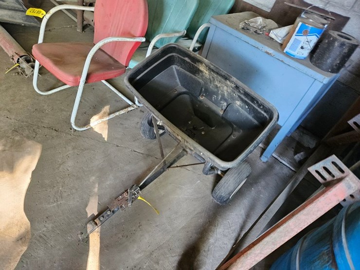 #8756-•-agrifab-lawn-spreader-image-3