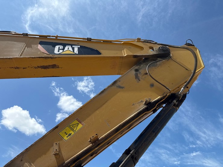 2012-caterpillar-c13-image-21
