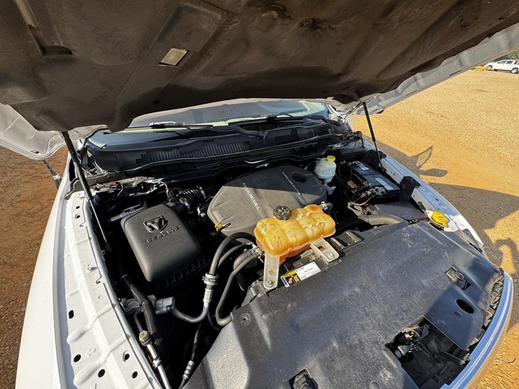 2014-dodge-1500-image-18