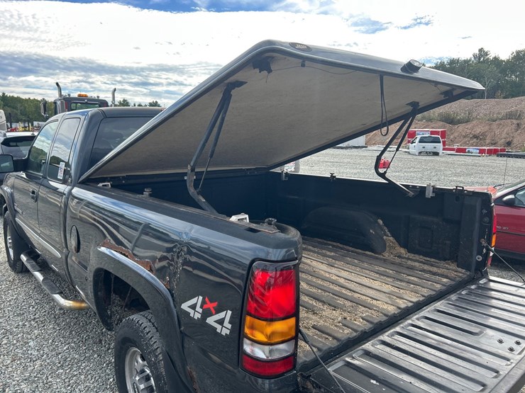 2005-gmc-sierra-2500-image-22