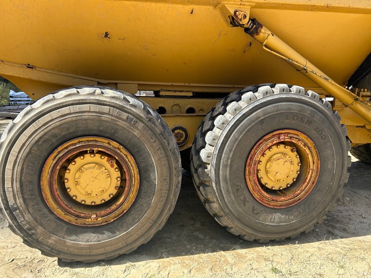 caterpillar-725-image-8