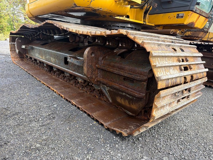deere-225d-lc-image-13