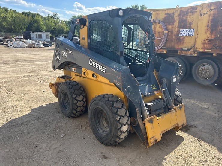 2021-deere-330g-image-7