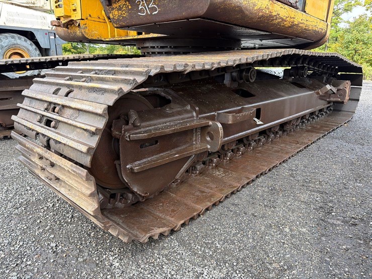 deere-225d-lc-image-9
