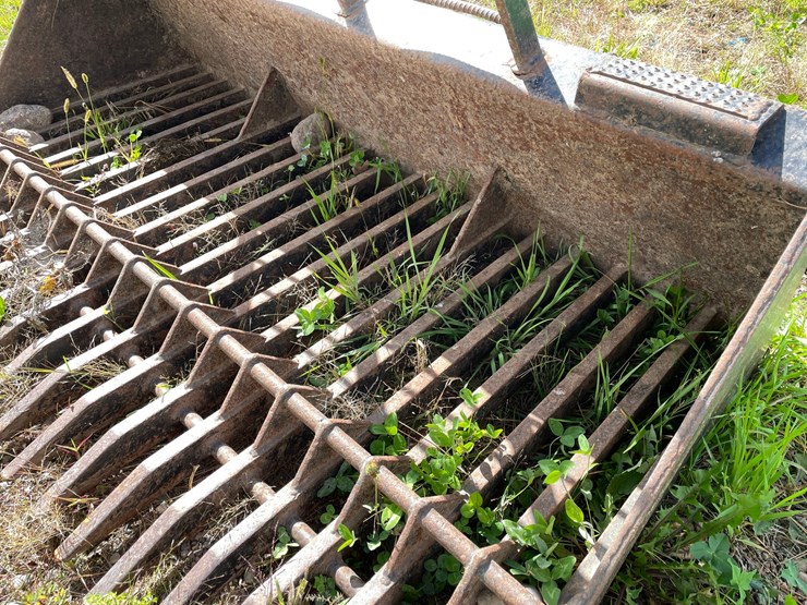 #1613-•-skid-steer-rock-bucket-image-8