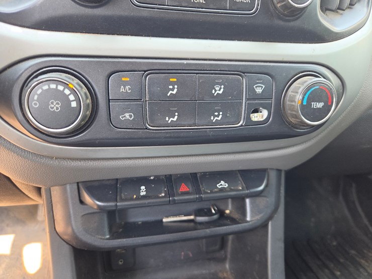 2015-chevrolet-colorado-image-38
