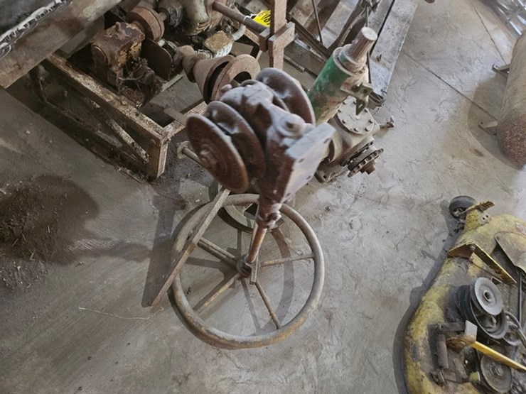 #8778-•-pump,-gear-box,-&-misc-items-image-3