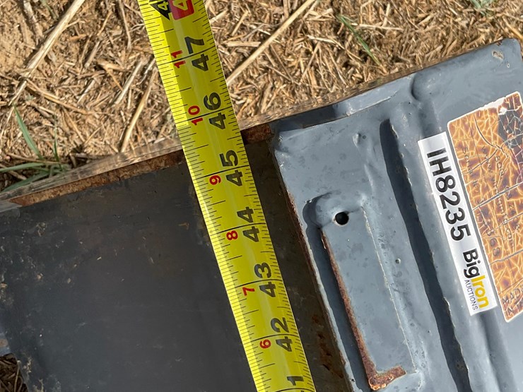 virnig-bale-spear-skid-steer-attachment-image-12